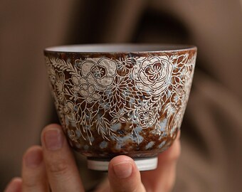 Handgjord japansk keramisk sakekopp, silverfärgad blomstermålning, vintagestil (presentask ingår)