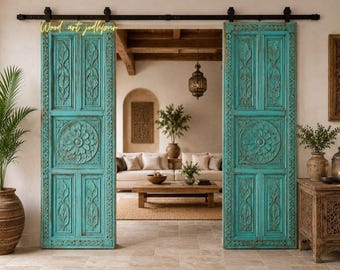 Puerta corredera de granero tallada a mano en color turquesa | Puerta rústica de madera de doble panel | Puerta interior de estilo bohemio mediterráneo