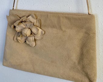 REVA Ultrasuede Cream Shoulder Bag | 3D Suede Flower, Gold Snake Chain, 1980s Designer Purse