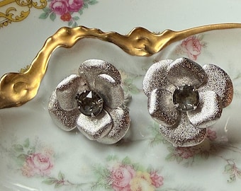 Vintage 1960s Silver Flower Clip On Earrings | Brushed Florentine Texture Smoky Rhinestone Center | Mid Century Floral Costume Jewelry