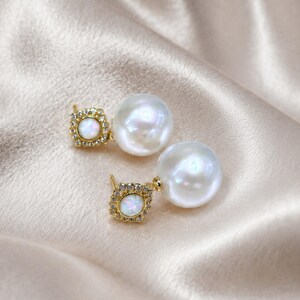 Orecchini pendenti grandi con perla e opale / Perla d'acqua dolce da 12-13 mm / Orecchini con alone in oro vintage / Gioielli eleganti e di tendenza / Regalo di nozze