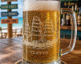 Juego de jarras de cerveza náuticas vintage de vidrio grabado con forma de barco: clipper, goleta, bergantín, barkentine, artículos de bar marítimos, decoración costera de los años 70.