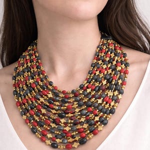 Handgefertigte Boho-Halskette aus natürlichen Samen und Holz | Mehrreihige Statement-Halskette mit Knopfverschluss | Ethnisches Geschenk für Frauen