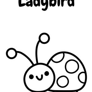 Può includere: Illustrazione in bianco e nero di una coccinella con la scritta "Ladybird" sopra. La coccinella ha un volto sorridente, antenne e pois sul dorso. L'immagine è semplice e in stile cartone animato.