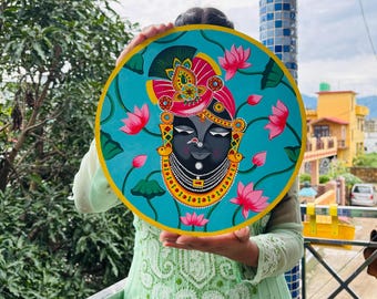 Dipinto di Krishna Pichwai dipinto a mano / Arte murale con loto in stile Nathdwara, acrilico turchese, decorazione per la casa