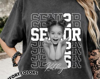 Personalised Vintage Photo And Year Senior Shirt: Custom Graduate Picture Shirt, Class of 2026 Graduation Gift, Retro Senior Boy Girl Shirt