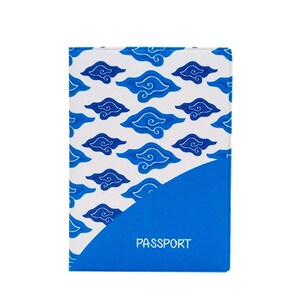 Portapasaportes Mega Mendung Batik - Cartera de viaje azul con diseño de nubes - Funda para pasaporte con estampado tradicional Regalo cultural único
