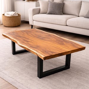 Tavolino da caffè in noce con bordo naturale, tavolo rustico moderno in legno massello