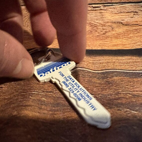 Daffron Data Solutions Key Razor Blade Keychain Vintage Utility Industry View 6