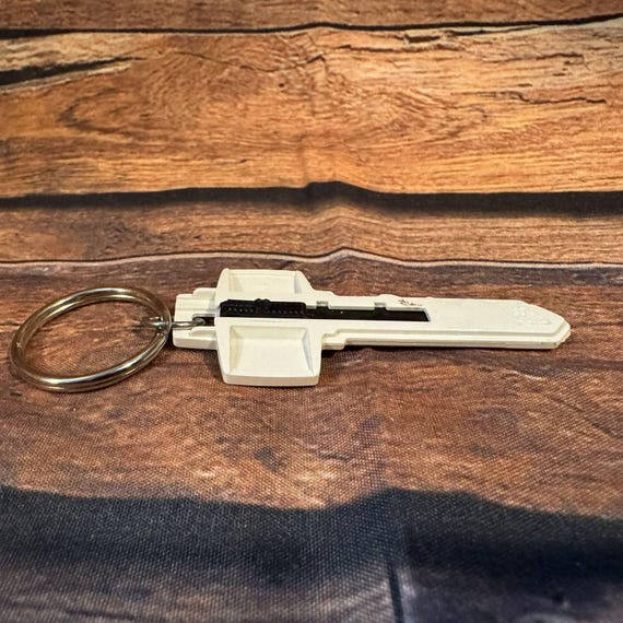 Daffron Data Solutions Key Razor Blade Keychain Vintage Utility Industry View 3