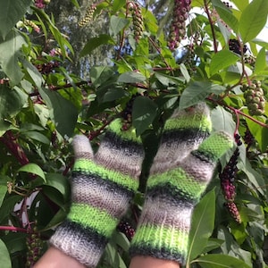 Knit mittens/Neon(ish) green knit mittens/gloves