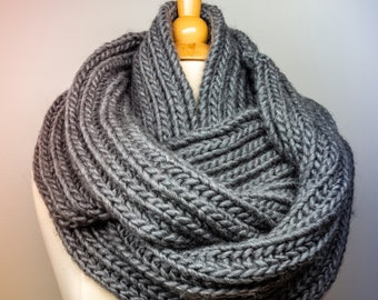 Knit  gray scarf/ infinity scarf/ unisex scarf/ winter scarf