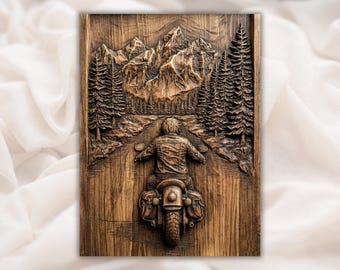 Motorrijder 3D STL CNC-reliëfpaneel | Bergbos Avontuurlijke houtsnijwerkstijl | Muurkunst motorrijder | Rustiek hutdecor | 3D-print, cnc
