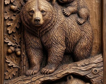 Pode incluir: Um relevo de parede retangular em madeira apresentando um urso grande em pé com um filhote nas costas, enquanto outro filhote descansa dentro de um tronco oco abaixo. A cena inclui folhas de carvalho e bolotas esculpidas na madeira escura.