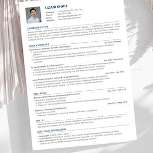 Peut inclure: Un modèle de CV blanc avec le texte "ATS FREINDLY" en haut. Le CV comprend des sections pour l'objectif de carrière, l'expérience professionnelle, l'éducation, les compétences et des informations supplémentaires. Le modèle est entièrement personnalisable.