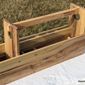 Boîte à outils pour apiculteur Corydon Indiana.  Fournitures pour abeilles