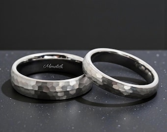 Set di fedi nuziali in tungsteno martellato / Anelli di promessa spazzolati, per lui e per lei