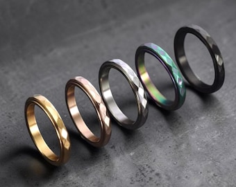 Set di fedi nuziali in tungsteno da 2 mm, anelli sottili e minimalisti, fasce martellate nere oro rosa, per lui e per lei, anelli impilabili, incisione personalizzata