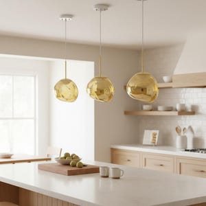 Puede incluir: Un letrero de madera rústica con el texto "Welcome to our porch" en letras blancas. El letrero presenta un acabado envejecido y un diseño sencillo y acogedor, ideal para la decoración exterior.