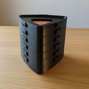 3D-utskriven Delta-sandpappersorganisatör, stapelbar snäppfästeförvaring för 93 mm triangulära slippapper