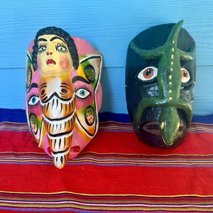 masques d'art populaire vintage, masques mexicains, guerrero, tête de mort, masque sculpté, masque guatémaltèque, ange, masque papillon
