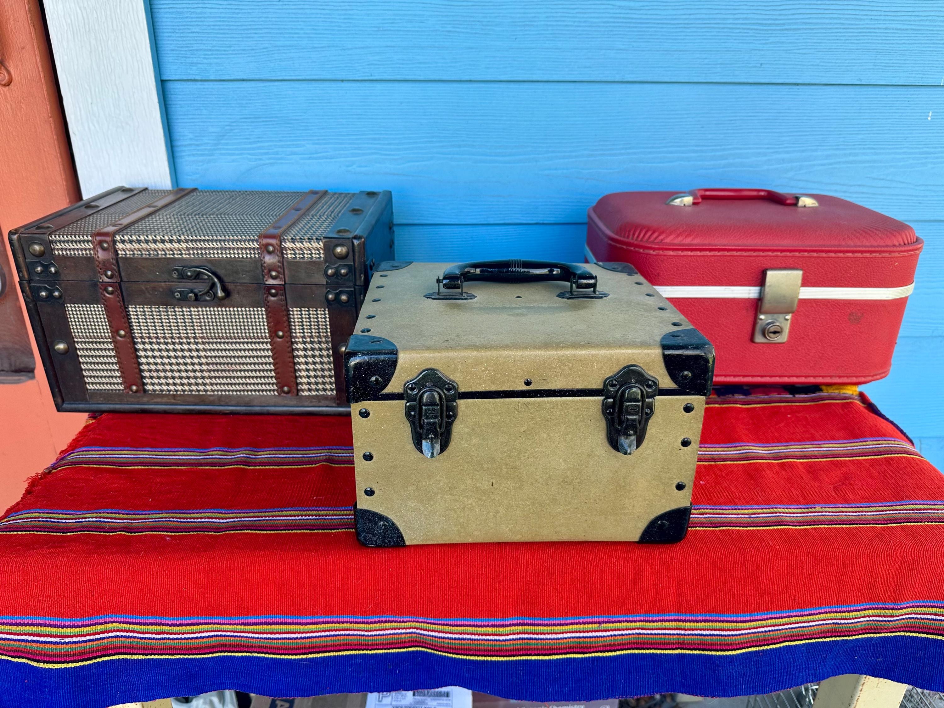 Vintage train case, box, suitcase, small suitcase, luggage, samsonite, plaid, red