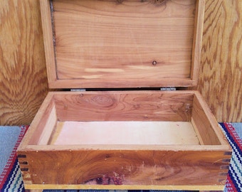Vintage wood box, wooden box, keepsake box,  jewelry box, treasures,  storage, container