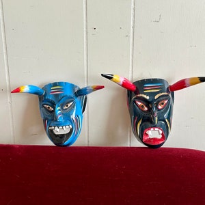 masques d'art populaire vintage, masques mexicains, masques sculptés, danza de los chivos, danse de la chèvre, décoration murale