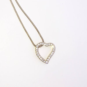 Gorgeous Vintage Heart Pendant Necklace With Crystal Clear Sparkling Rhinestones