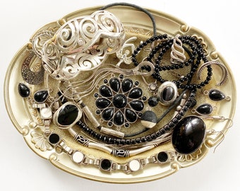 Lot d’artisanat de bijoux | bijoux noir & argent Destash | Faire de l’artisanat| lot d’approvisionnement en perles, cycle ascendant, réparation, revente | réutiliser | activité LOT h