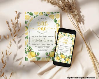 Puede incluir: Una invitación a un baby shower con temática de limones. La invitación presenta el texto "A Sweet Little One is on the Way" y los detalles del baby shower de Olivia Green. Un smartphone muestra el mismo diseño. El fondo está decorado con limones.
