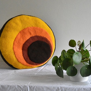 Modello cuscino all&#39;uncinetto anni &#39;70, modello cuscino anni &#39;70, cuscino all&#39;uncinetto anni &#39;70, modello uncinetto cuscino vintage, modello cuscino retrò all&#39;uncinetto