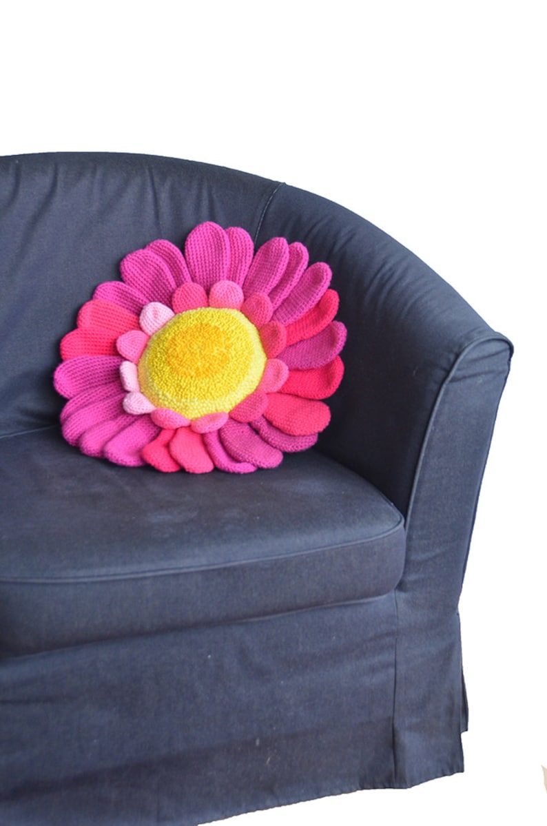 Daisy Pillow Crochet Pattern, Flower Pillow Crochet Pattern, Floral Cushion Crochet Pattern, Large Flower Amigurumi, Plant Amigurumi Pattern image 1