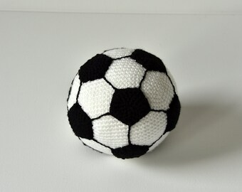 ぬいぐるみ・人形・置物 サッカーボールを持つ編み物カメのぬいぐるみ
