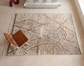 Runa | Dywan Beni Mrirt na zamówienie | Piaskowo-beżowe, abstrakcyjne linie | Ręcznie tkana wełna marokańska | Beniloom