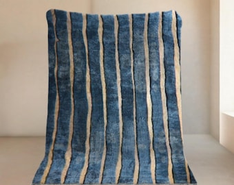 Mora | Dywan Beni Mrirt na zamówienie | Indygo, kość słoniowa, pionowe paski | Ręcznie tkana wełna marokańska | Beniloom