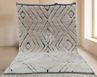 Orla | Dywan Beni Mrirt na zamówienie | Wzór w jodełkę w kolorze kości słoniowej i czerni | Ręcznie tkana wełna marokańska | Beniloom