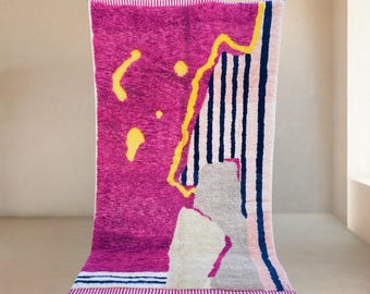 Elia | Dywan Beni Mrirt na zamówienie | Nowoczesny abstrakcyjny kolor fuksji i żółci | Ręcznie tkana wełna | Dywan Beniloom