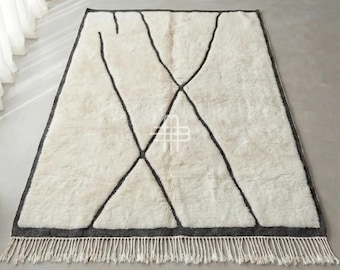 Inez | Dywan Beni Mrirt na zamówienie | Kość słoniowa, antracyt, diamentowe linie | Ręcznie tkana wełna marokańska | Beniloom