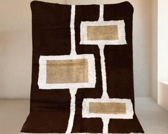 Cova | Dywan Beni Mrirt na zamówienie | Brązowo-biały geometryczny wzór prostokąta | Ręcznie tkana wełna marokańska | Beniloom