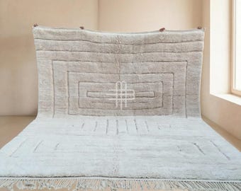 Nara | Dywan Beni Mrirt na zamówienie | Kość słoniowa, koncentryczne, prostokątne rowki | Ręcznie tkana wełna marokańska | Beniloom