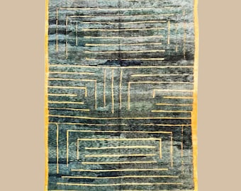 Labyra | Dywan Beni Mrirt na zamówienie | Nowoczesny geometryczny wzór w leśnej zieleni i złocie | Ręcznie tkana wełna | Dywan Beniloom