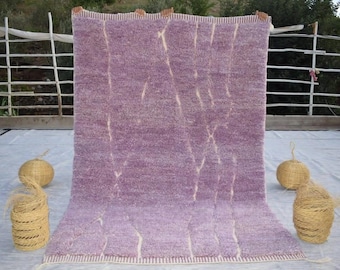 Dywan Beni Mrirt w kolorze ametystu | Ręcznie tkana wełna marokańska, fioletowy, geometryczny