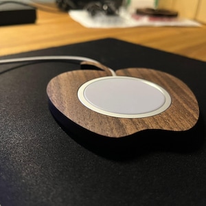 MagSafe Ladestation für Apple Iphones aus Hartholz (Nuss), Magsafe Dockingstation aus Hartholz (Nuss)