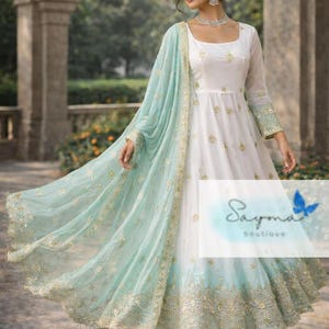 Robe brodée en georgette Anarkali avec étoiles brodées | Tenue de mariage indienne