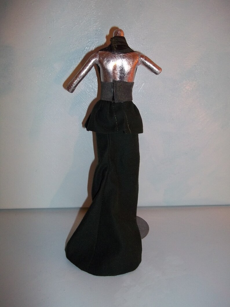 Barbie Red Carpet Dress image 3