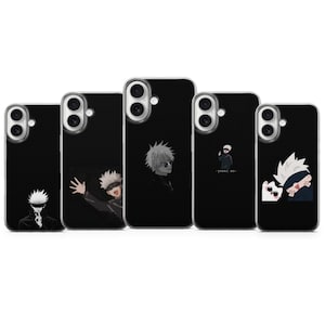 Puede incluir: Una colección de cinco fundas negras para teléfono, cada una con un diseño de personaje de estilo anime diferente. Los diseños incluyen personajes con cabello blanco, antifaces y gafas de sol. Las fundas se muestran en fila, mostrando la variedad de ilustraciones.