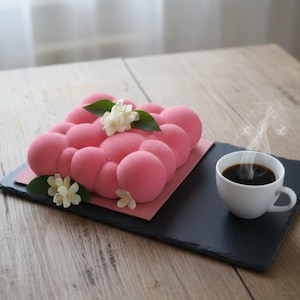 Puede incluir: Un juego de tres tazas de cerámica con un acabado mate moteado. Cada taza presenta un color diferente: azul claro, crema y gris. Las tazas tienen un diseño simple y moderno con una forma redondeada y un asa cómoda.