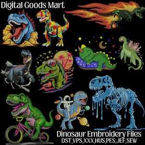 Op de afbeelding: Een verzameling borduurbestanden met dinosaurus thema. De afbeelding toont verschillende kleurrijke dinosaurus illustraties, waaronder een T-Rex, een slapende dinosaurus en een dinosaurus op een fiets. De tekst "Digital Goods Mart" en "Dinosaur Embroidery Files" zijn ook aanwezig.
