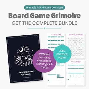 Puede incluir: Un paquete de recursos imprimibles para juegos de mesa. La portada del "Board Game Grimoire" es azul oscuro con un diseño de gato y luna. Incluye rastreadores, planificadores, organizadores y desafíos. El paquete contiene más de 100 páginas imprimibles.